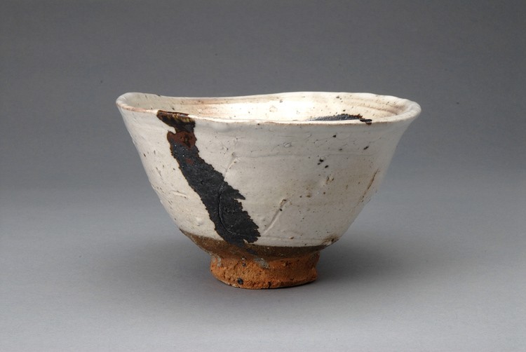 鉄絵粉引茶碗 (2006) | 茶道具 | ギャラリー器館