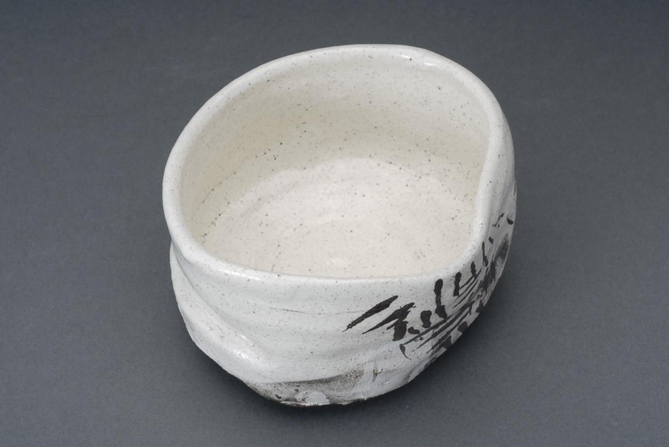 白化粧鉄絵茶碗 | 茶道具 | ギャラリー器館