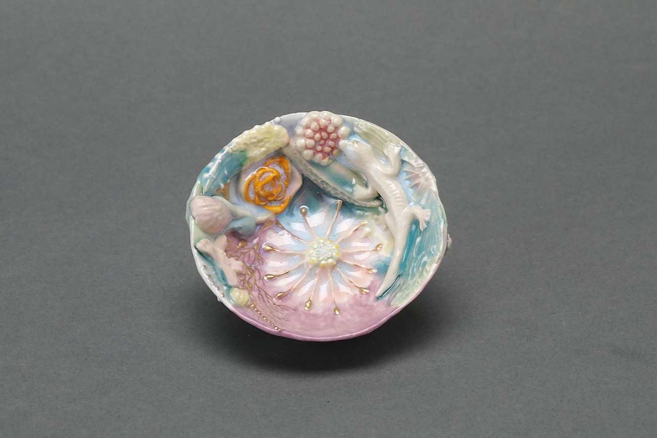 色絵金彩貼花手盃 | 酒器 | ギャラリー器館 色絵金彩貼花手盃 | 酒器 | ギャラリー器館